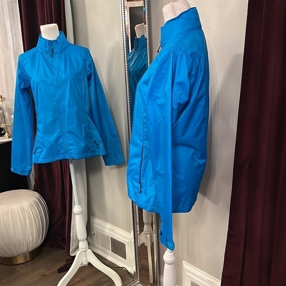 Like new Cablella’s Blue Women’s Wind & Rainproof Jacket Size Small - Picture 4 of 10